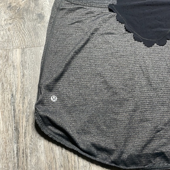 Lululemon Athletica Women’s 105F Singlet Laser Cut, Grey Black Racerback tank - Picture 14 of 15